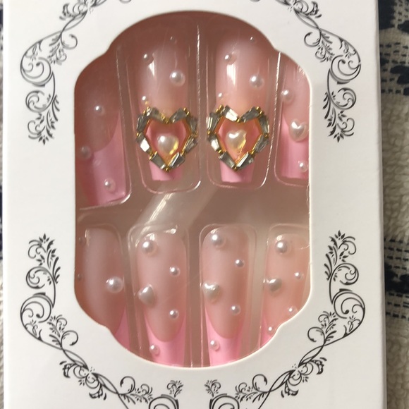 Nails - Picture 5 of 16